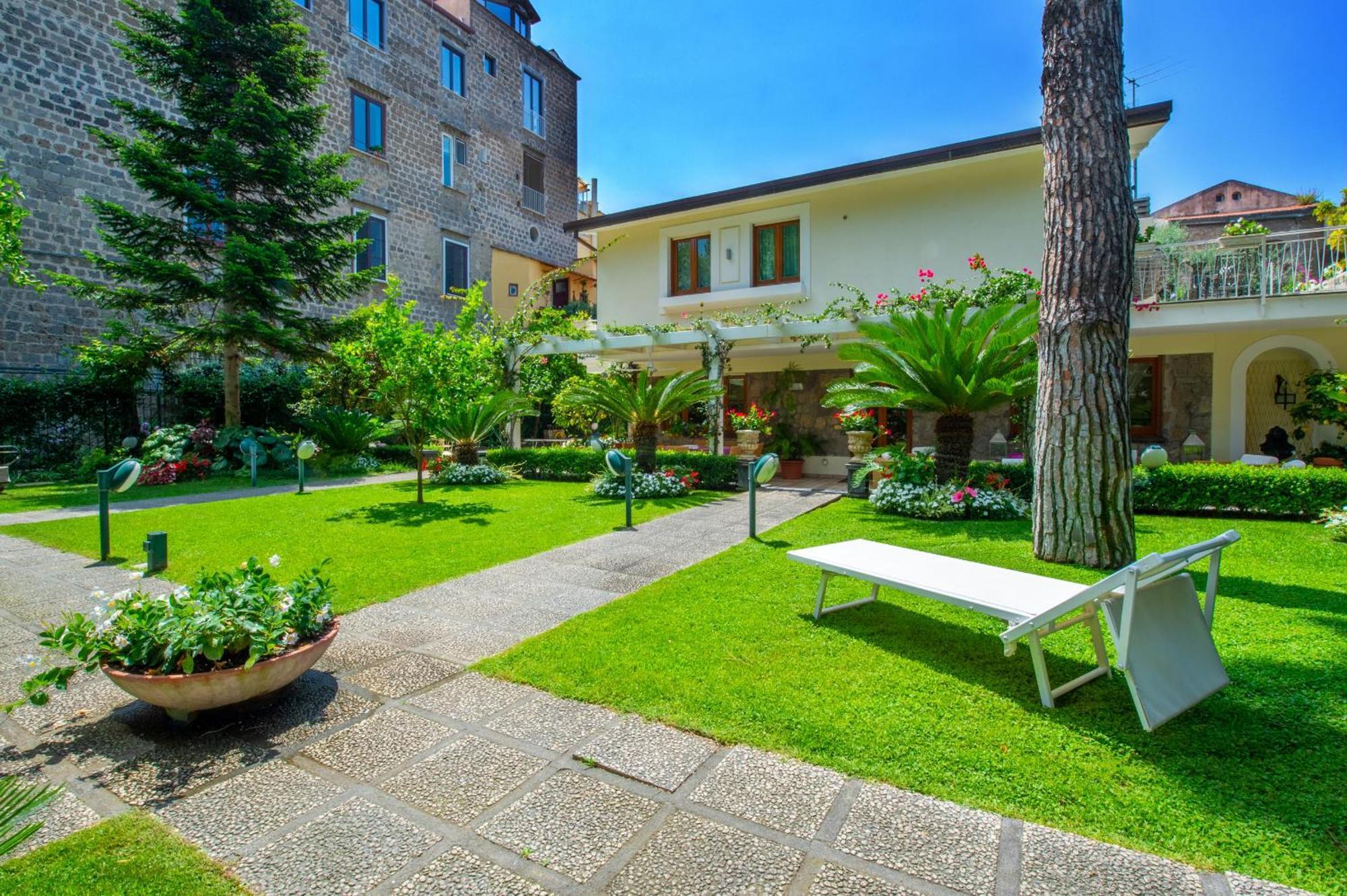 Sorrentovibes - Villa In Sorrento Center With Gardens And Outdoor Space Exterior foto