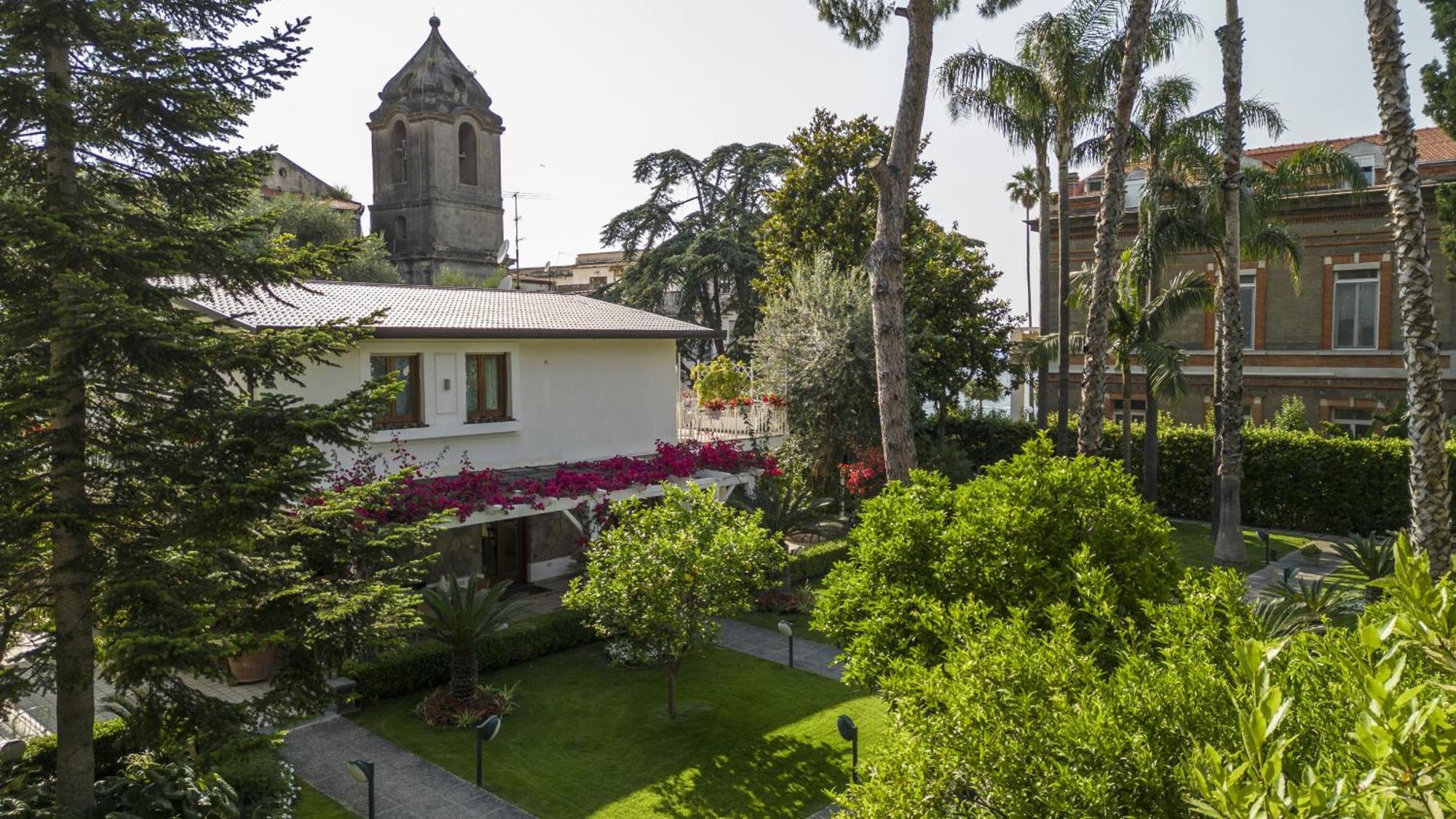 Sorrentovibes - Villa In Sorrento Center With Gardens And Outdoor Space Exterior foto